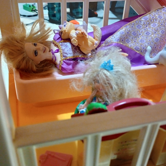 Barbie Island Princess & Diamond Castle Toy Set - Picture 9 of 17